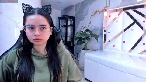 Qetsyah online show from February 21, 1:45 pm