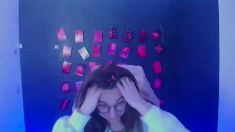 Amelie online show from March 6, 1:06 pm