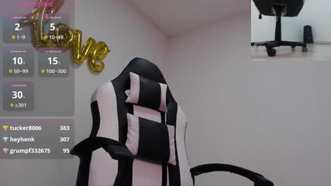 Snapshot of queen_findom chatting on October 12, 6:05 am GIVE ME YOUR MONEY online show from October 12, 6:05 am
