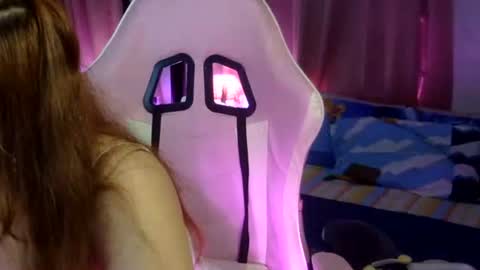 QueenHennessy online show from November 15, 5:25 pm