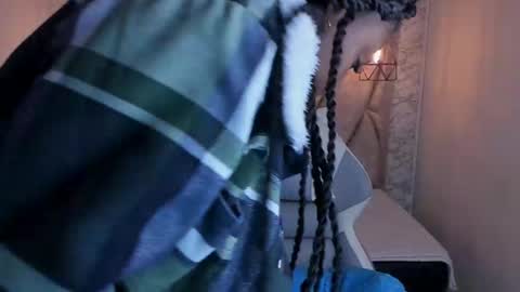 Snapshot of queen_perla_ chatting on February 27, 12:02 pm online show from February 27, 12:02 pm