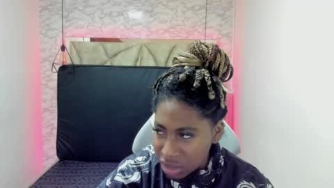 Snapshot of queen_perla_ chatting on February 9, 12:19 pm online show from February 9, 12:19 pm