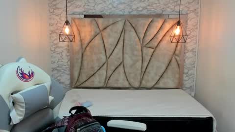 Snapshot of queen_perla_ chatting on February 16, 12:54 pm online show from February 16, 12:54 pm