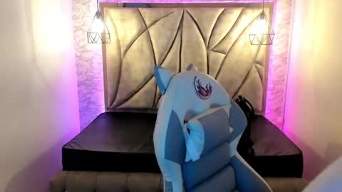 Snapshot of queen_perla_ chatting on February 25, 12:05 pm online show from February 25, 12:05 pm