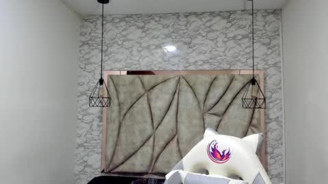 Snapshot of queen_perla_ chatting on February 22, 11:46 am online show from February 22, 11:46 am