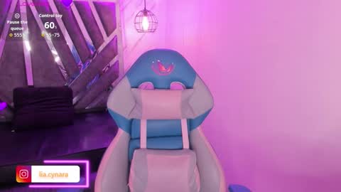 Snapshot of queen_perla_ chatting on October 5, 12:10 pm online show from October 5, 12:10 pm