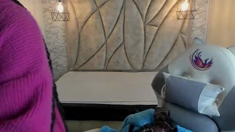 Snapshot of queen_perla_ chatting on February 28, 11:58 am online show from February 28, 11:58 am