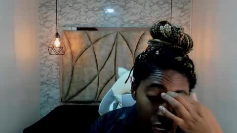 Snapshot of queen_perla_ chatting on February 12, 12:01 pm online show from February 12, 12:01 pm