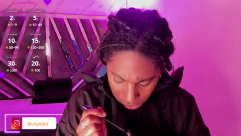 Snapshot of queen_perla_ chatting on October 4, 12:00 pm online show from October 4, 12:00 pm