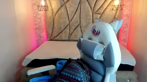 Snapshot of queen_perla_ chatting on March 6, 11:58 am online show from March 6, 11:58 am