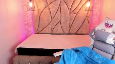Snapshot of queen_perla_ chatting on February 26, 12:05 pm online show from February 26, 12:05 pm