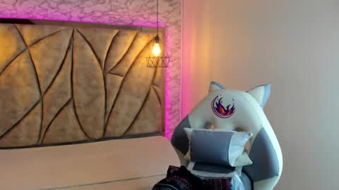 Snapshot of queen_perla_ chatting on January 15, 11:53 am online show from January 15, 11:53 am