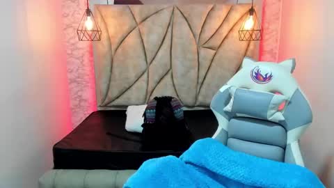 Snapshot of queen_perla_ chatting on February 21, 12:06 pm online show from February 21, 12:06 pm