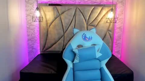 Snapshot of queen_perla_ chatting on March 7, 12:01 pm online show from March 7, 12:01 pm