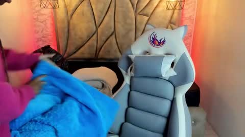 Snapshot of queen_perla_ chatting on February 20, 12:04 pm online show from February 20, 12:04 pm