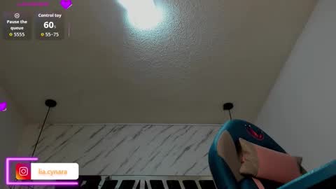 Snapshot of queen_perla_ chatting on September 20, 11:52 am online show from September 20, 11:52 am
