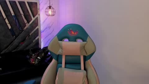 Snapshot of queen_perla_ chatting on September 25, 11:31 am online show from September 25, 11:31 am