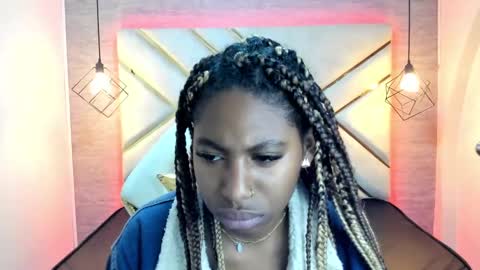 Snapshot of queen_perla_ chatting on December 29, 2:00 pm online show from December 29, 2:00 pm