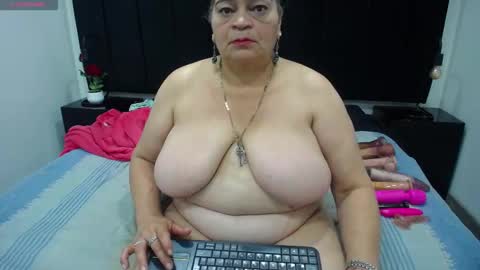 Snapshot of queenmature chatting on October 7, 9:08 pm VickyBoobss online show from October 7, 9:08 pm