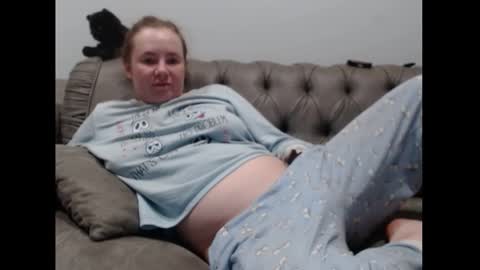 Snapshot of queenmymind chatting on December 8, 3:56 pm queenmymind online show from December 8, 3:56 pm