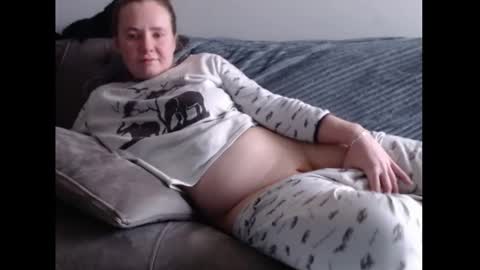 Snapshot of queenmymind chatting on December 27, 10:23 am queenmymind online show from December 27, 10:23 am