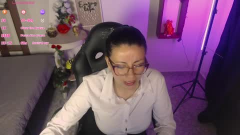 queenrose94 online show from April 9, 12:43 pm