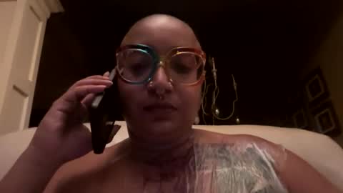 Queen Hilarity online show from February 28, 2:00 am