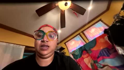 Queen Hilarity online show from April 1, 11:13 pm