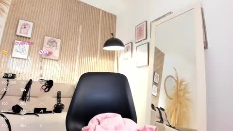 RACHEL ES online show from September 13, 5:37 am