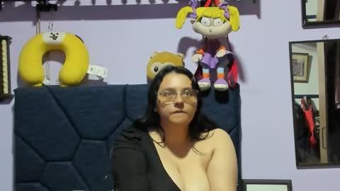 racheljames28 online show from October 13, 9:50 pm