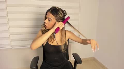 Snapshot of rachell_criss chatting on October 23, 4:18 am Rachell online show from October 23, 4:18 am
