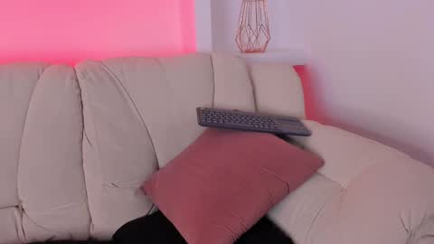 Snapshot of radiant_naomi chatting on September 20, 12:47 pm Radiant Naomi online show from September 20, 12:47 pm