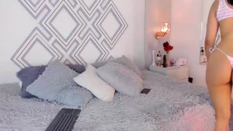 Snapshot of radiant_naomi chatting on February 24, 11:30 am Radiant Naomi online show from February 24, 11:30 am