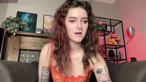 Snapshot of rae_moon chatting on October 5, 6:02 pm Rae online show from October 5, 6:02 pm
