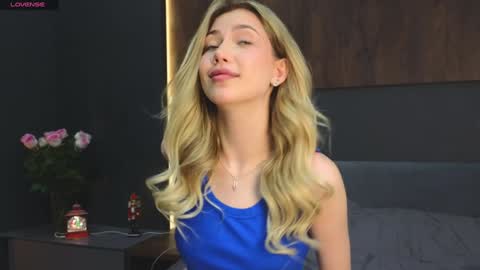 Lisa online show from December 11, 7:46 pm