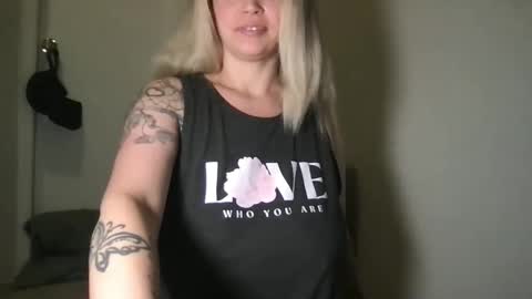 Snapshot of randiigirl69 chatting on February 24, 10:13 am Randii online show from February 24, 10:13 am