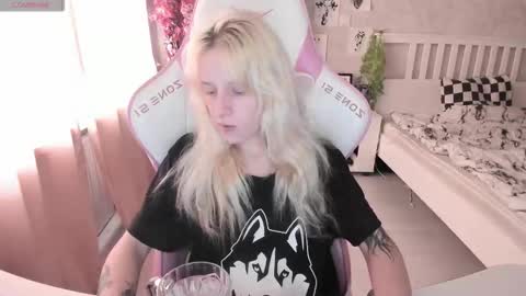 Snapshot of rapunzel_cute chatting on September 9, 1:22 pm Rapunzel online show from September 9, 1:22 pm