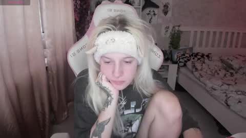 Snapshot of rapunzel_cute chatting on October 6, 1:28 pm Rapunzel online show from October 6, 1:28 pm