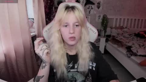 Snapshot of rapunzel_cute chatting on October 15, 1:14 pm Rapunzel online show from October 15, 1:14 pm