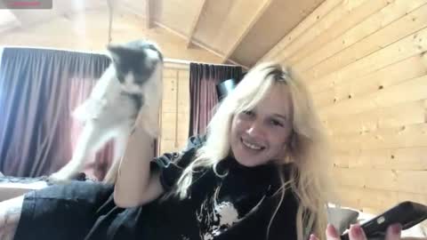 Snapshot of rapunzel_cute chatting on September 26, 1:42 pm Rapunzel online show from September 26, 1:42 pm