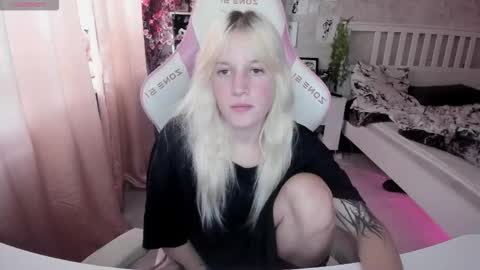 Snapshot of rapunzel_cute chatting on October 3, 1:38 pm Rapunzel online show from October 3, 1:38 pm