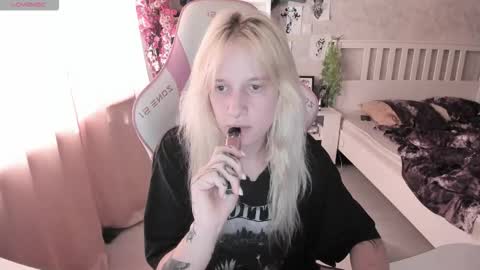 Snapshot of rapunzel_cute chatting on September 12, 1:18 pm Rapunzel online show from September 12, 1:18 pm