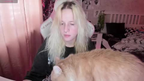 Snapshot of rapunzel_cute chatting on October 9, 1:26 pm Rapunzel online show from October 9, 1:26 pm