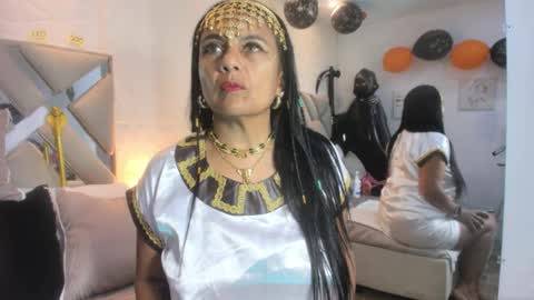 Raquel Moore  online show from October 31, 12:09 pm