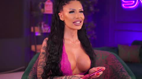 Raquelle online show from January 2, 6:56 pm