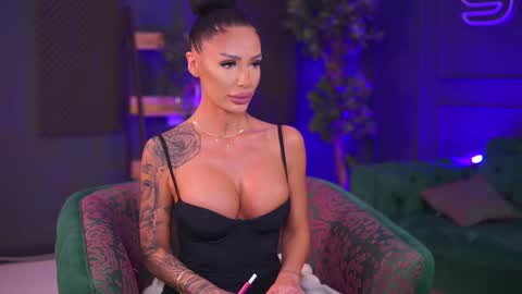 Raquelle online show from January 30, 6:54 pm