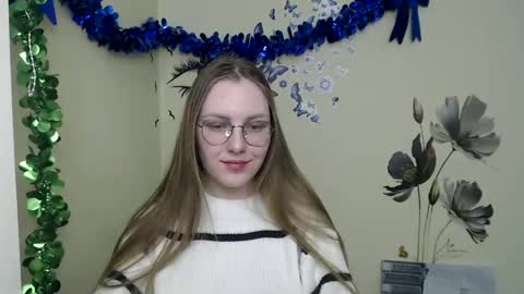 raspberry0101 online show from December 26, 1:43 pm