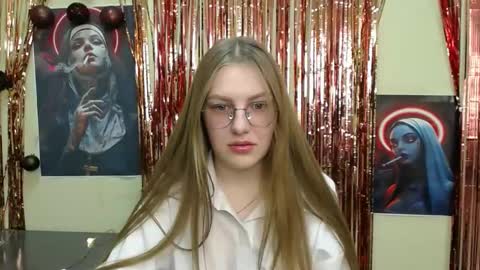 raspberry0101 online show from March 7, 1:29 pm