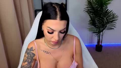 raven_inkk online show from December 1, 10:30 am