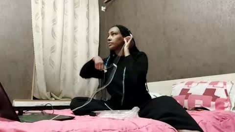 ravenbby online show from March 1, 7:35 pm